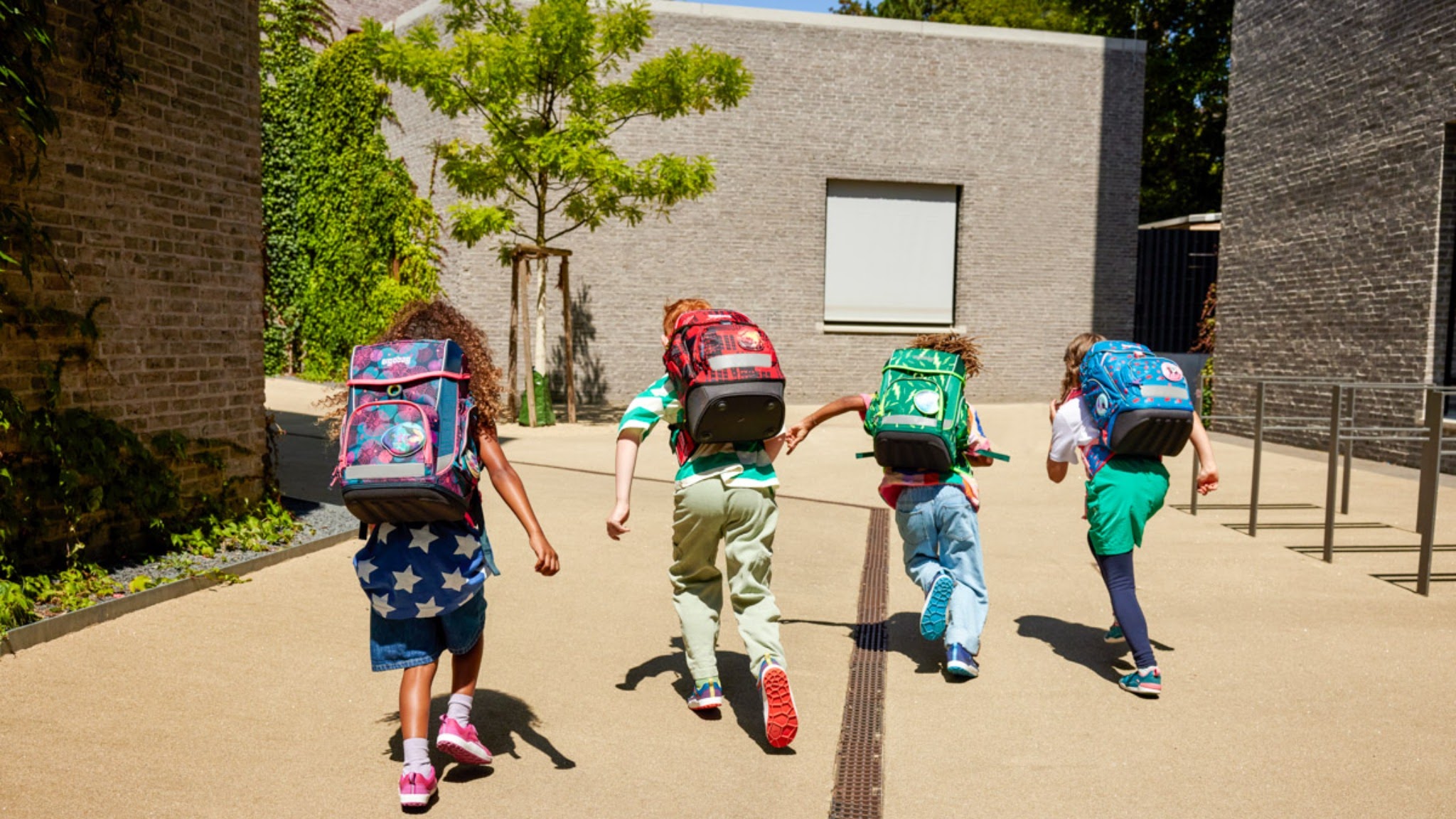 ergobag YouTube banner