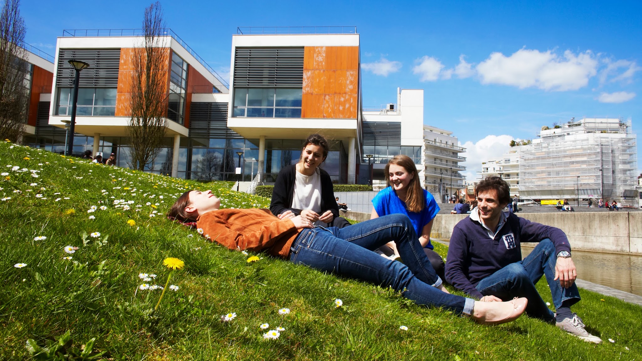 Université Versailles Saint-Quentin-en-Yvelines (UVSQ) YouTube banner