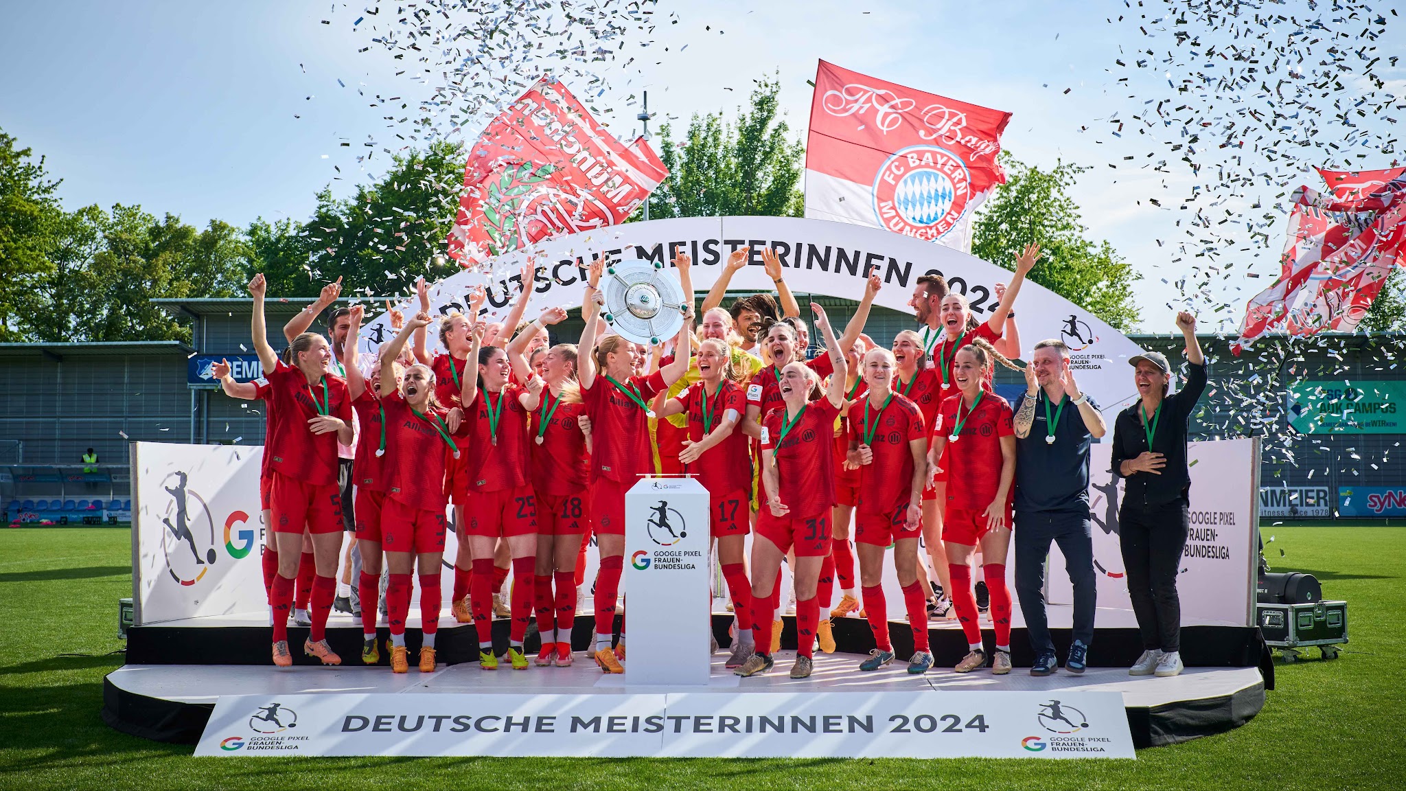 FC Bayern Frauen YouTube banner
