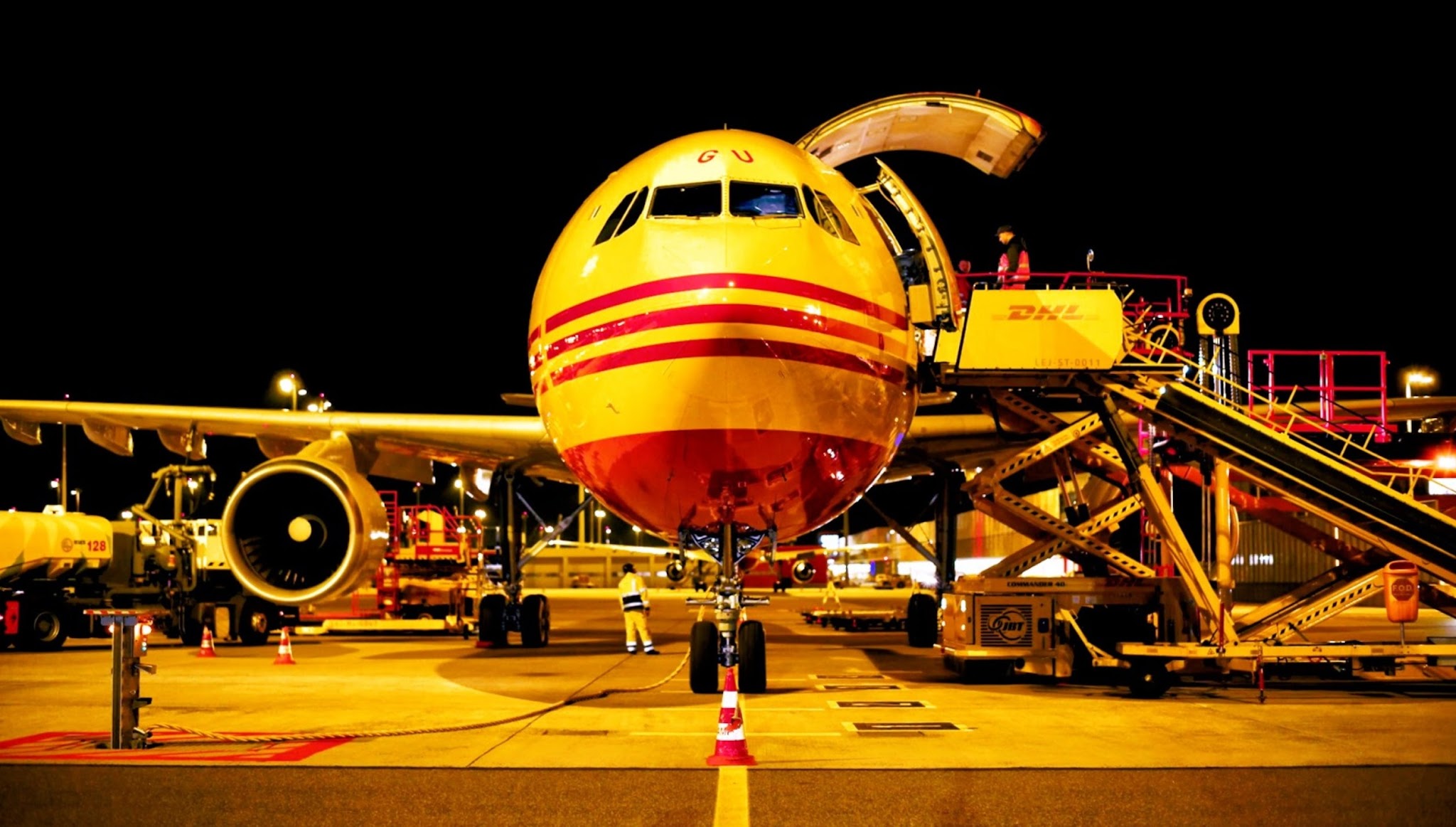 DHLExpressItaly YouTube banner
