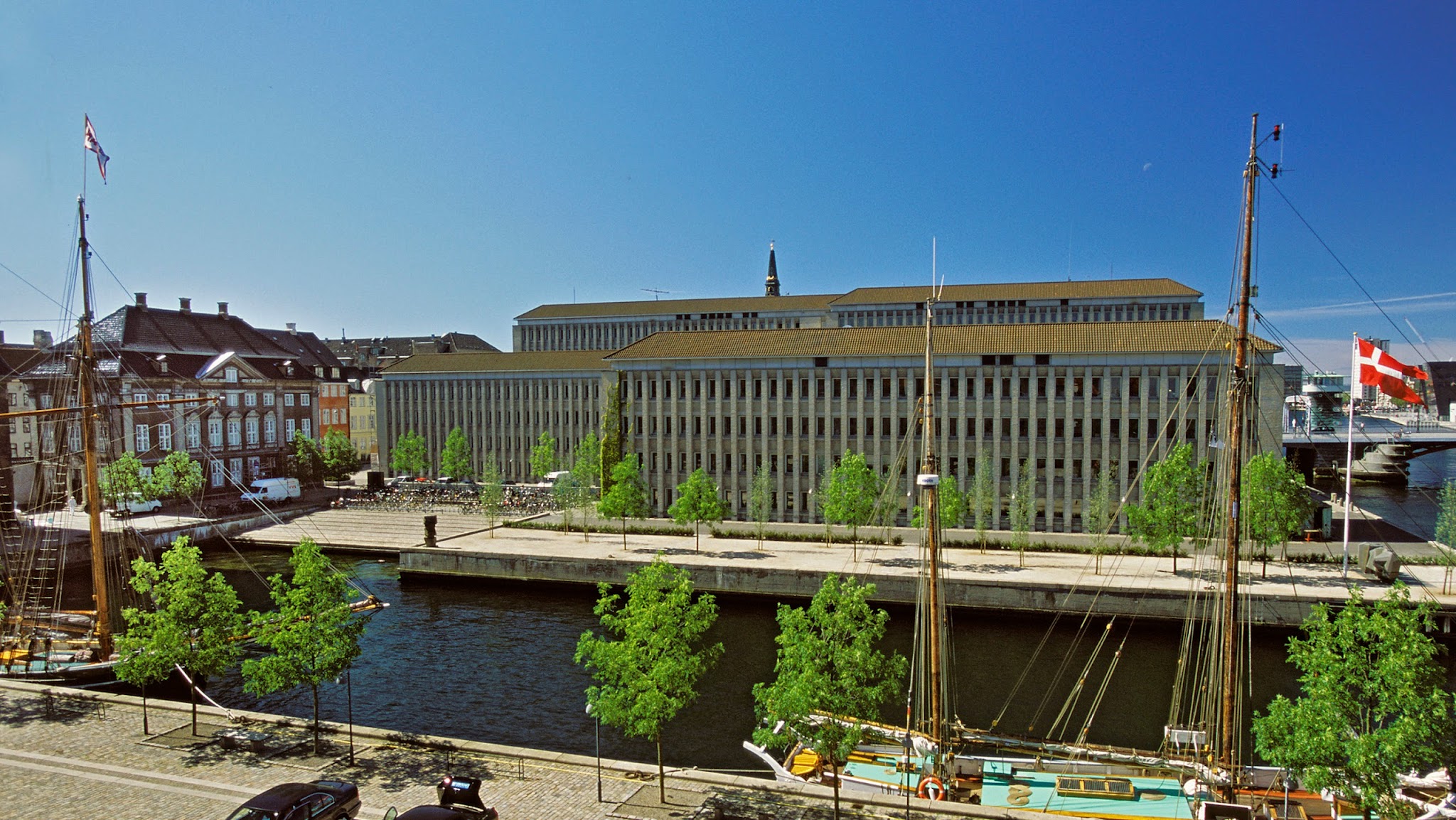 Udenrigsministeriet YouTube banner