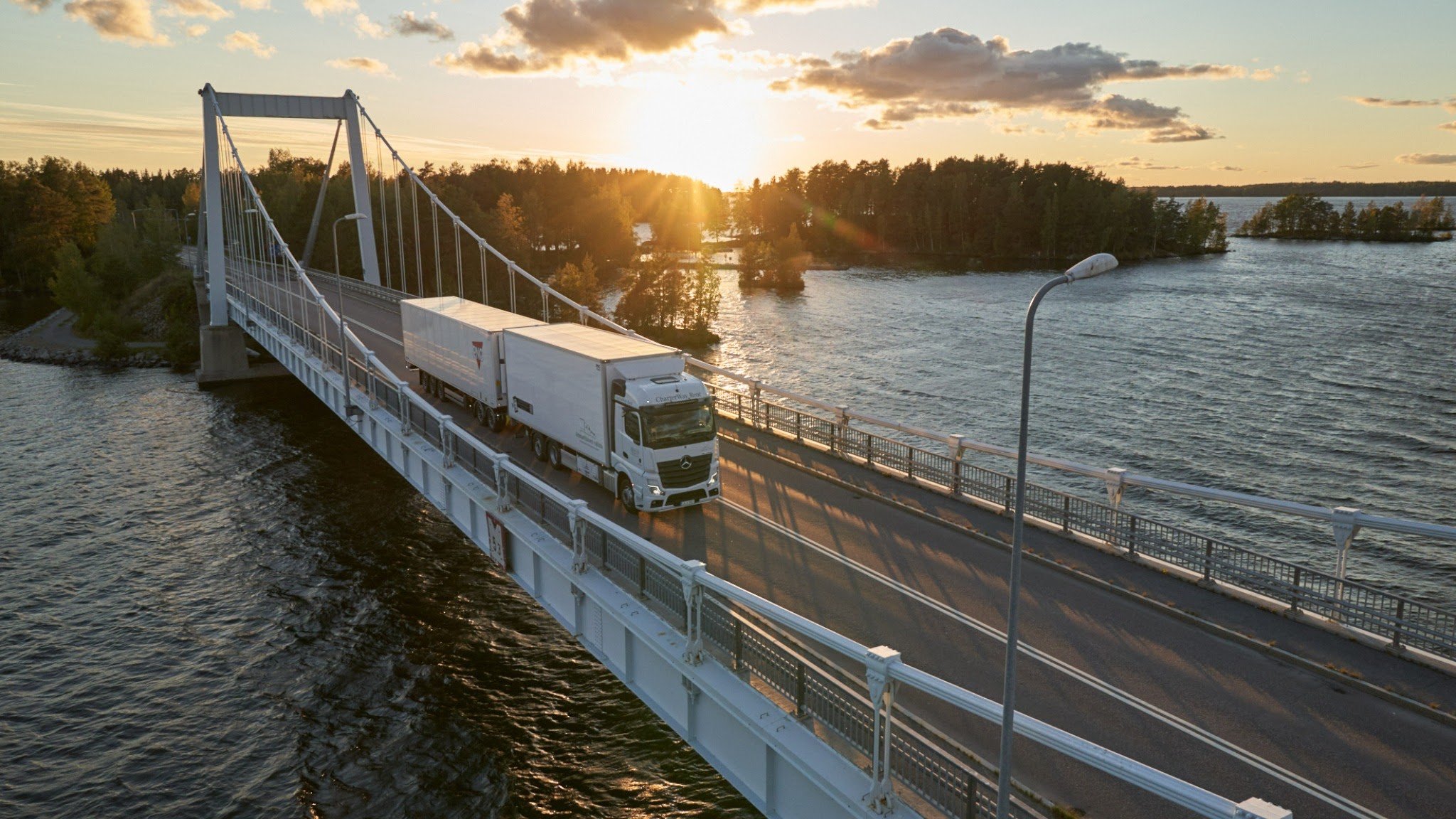 Mercedes-Benz Suomi Trucks YouTube banner