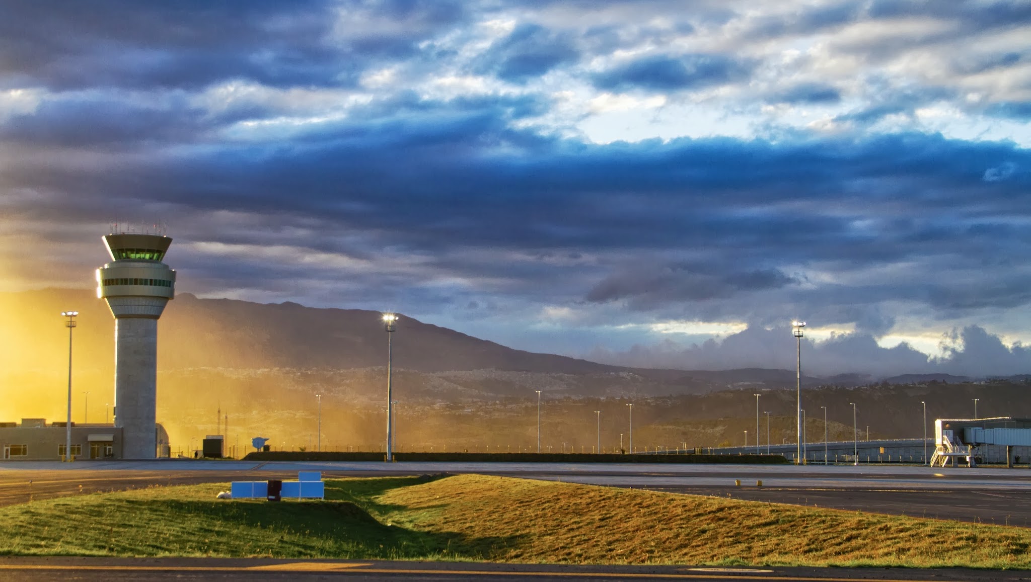 Aeropuerto Quito YouTube banner