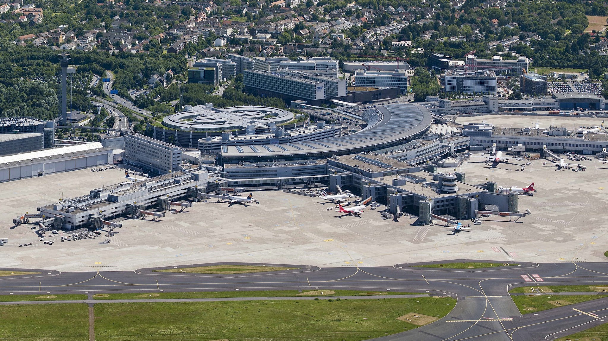 Düsseldorf Airport YouTube banner