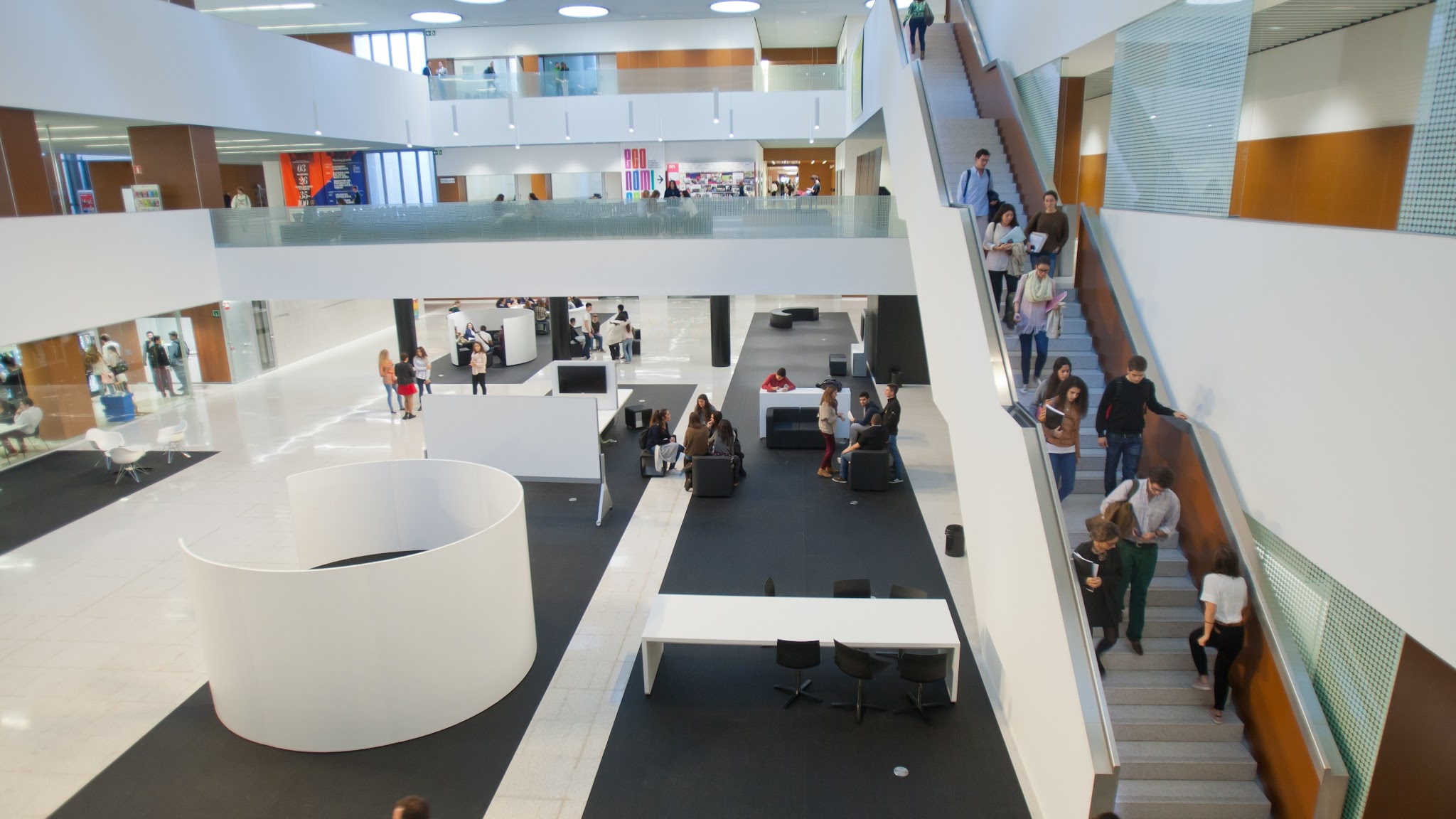 Facultad de Económicas - Universidad de Navarra YouTube banner