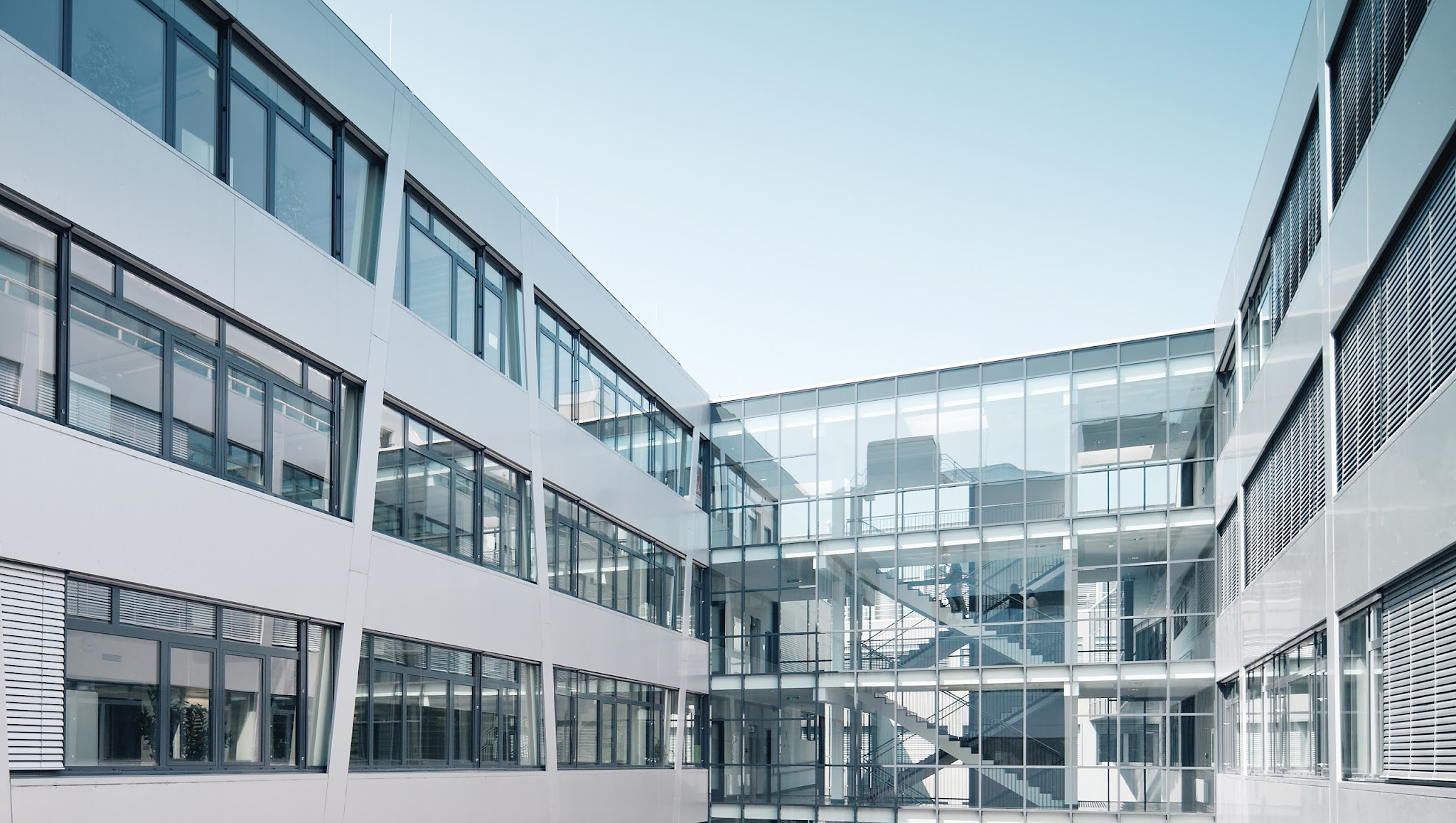 FHWien der WKW – Die Praxis studieren YouTube banner