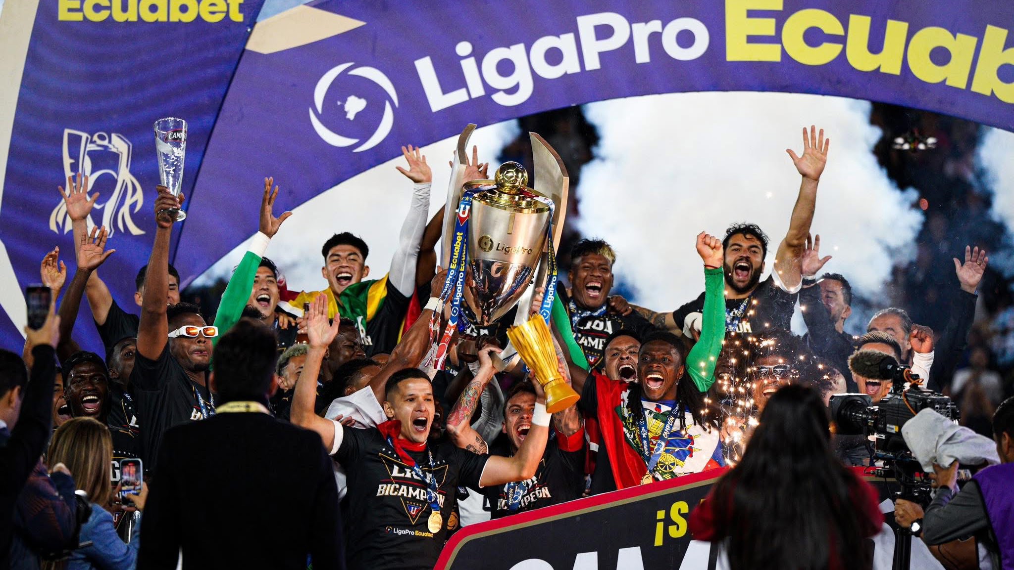 Liga Deportiva Universitaria YouTube banner